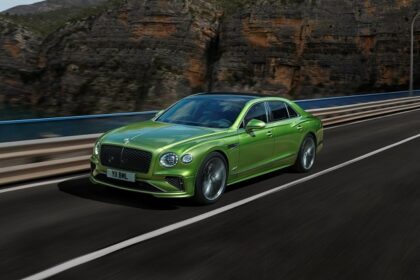 FLYING SPUR الجديدة أقوى سيارة بأربعة أبواب من BENTLEY