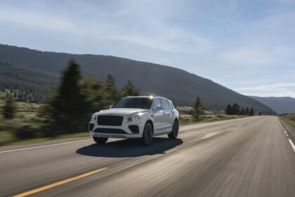 BENTAYGA SPEED الجديدة الطراز الأقوى والأكثر ديناميكية