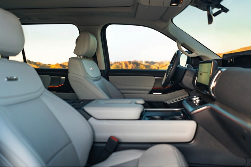 فورد إكسبيديشن الجديدة كليًا ريادة متجددة في عالم سيارات الدفع الرباعي الفاخرة