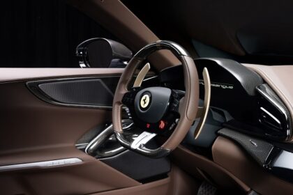 فيراري بوروسانجوي بالذهب العربي في منطقة الشرق الأوسط