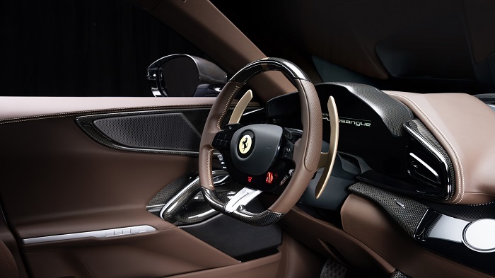 فيراري بوروسانجوي بالذهب العربي في منطقة الشرق الأوسط