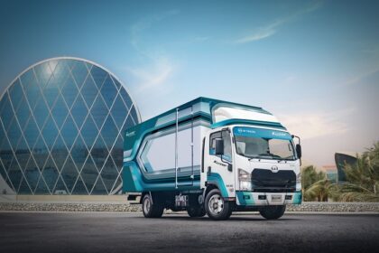 شاحنات يو دي تطلق كوزر الجديدة في الإمارات تعزيز كفاءة النقل والتوزيع الحضري