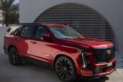 إمبراطورية "كاديلاك إسكاليد": كيف تسيطر أيقونة الفخامة على طرقات المستقبل؟