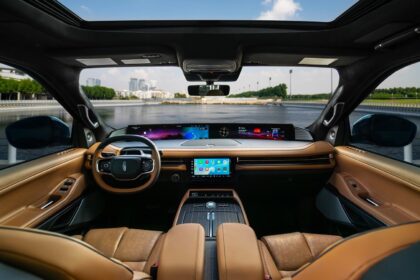 5 أسباب تجعل لينكون نافيجيتور الجديدة كلياً سيارة العائلة الأولى في موسم التخييم